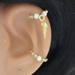 Boucle d’oreille gold sea shell cartilage hoop, blanc Opal Helix Hoop, Perçage de l’oreille supérieure, or rempli anneau Helix, 16G 18G 20G 22G, Vente d’été, Cadeaux