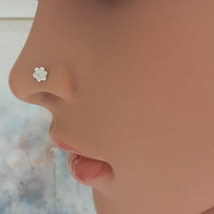 ノーズスタッド スターリングシルバー スプリングフラワー ノーズスクリュー、トラガススタッド、ノーズスタッド、16g 18g 20g 22g 鼻骨、L字型、右、左の鼻孔、手作り