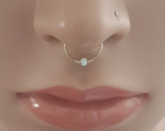 Weißer Opal 2mm Septum Ring, Nasenpiercing, 20 - 22 Gauge, 6 - 10mm Innendurchmesser, Gold Septum Ring, Silber Nasenreif, Oktober Geburtsstein