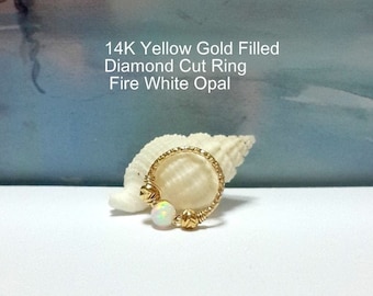 Anello con elica in oro 14K e opale di fuoco: cerchio per cartilagine con taglio a diamante