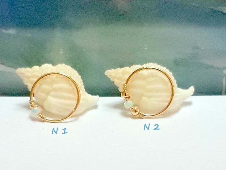 SALE Weißer Opal 2mm Helix Ohrring-Gold Creole Silber Helix Piercing Oktobers Geburtsstein 20g, 22g, 24g Geschenk Bild 2