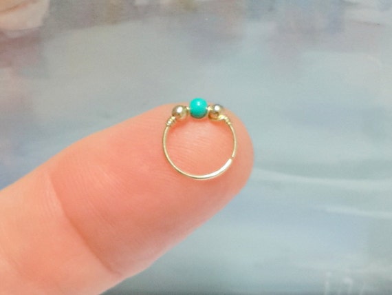Dünne grün türkis Septum Ring, Nase piercing, grün türkis 2 3mm Edelstein Perlen, 16 22 Gauge, winzige Septum Reifen, Valentinstaggeschenk Dünne grün türkis Septum Ring, Nase piercing, grün türkis 2 3mm Edelstein Perlen, 16 22 Gauge, winzige Septum Reifen, Valentinstaggeschenk