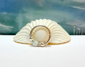 Anillo de ópalo para la nariz en plata de ley: delicado aro perforante (16-24 g)