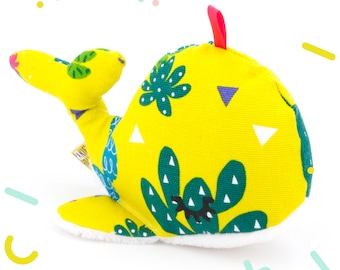 Adorabile animale di peluche a forma di balena