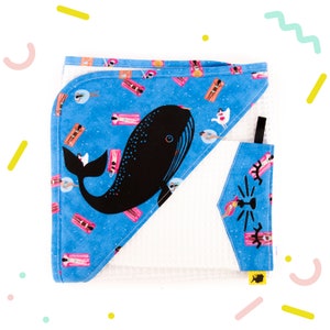 Hooded towel for baby, with its matching glove,illustrated kawaï ice cream, white fabric with ice creams, for baby as a birth gift, 75x75 cm image 1