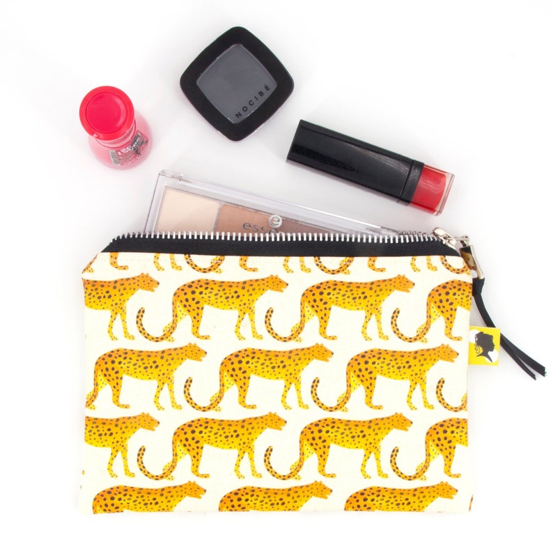Original makeup case, with a personnal illustration of cheetah, handmade with metal zipper, gift for woman, for valentines day, 18x12 cm image 5