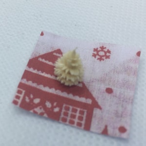 1:48 Christmas Tree for a Table Top. Ideal to decorate the Story Book House. Completed Item for collectors.