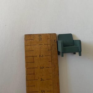 1:48 Modern Armchair and Round Coffee Table kit. image 3
