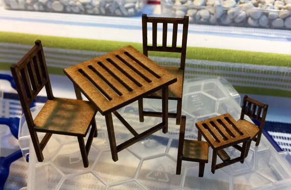 beach table and chairs