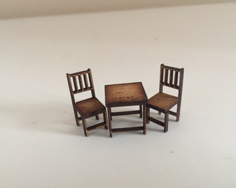 Kit table et 2 chaises à l'échelle 1/48 L/H à créer vous-même.