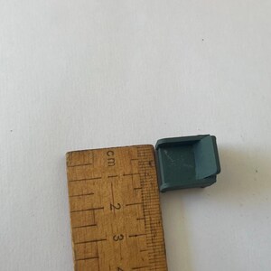 1:48 Modern Armchair and Round Coffee Table kit. image 5