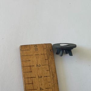 1:48 Modern Armchair and Round Coffee Table kit. image 7