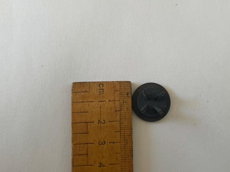 1:48 Modern Armchair and Round Coffee Table kit. image 8