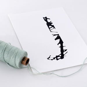 Buchstabe J, Postkarte schwarz weiß, Grußkarte, Buchstaben Karte, Postkarten Alphabet, Typographie,  ABC, Art. PKA-010