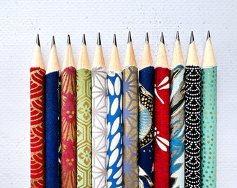 12 Bleistifte bunt mit japanischen Papieren, handgemacht Geschenk Mitbringsel, Einschulung, Kindergeschenk, Geburtstagsgeschenk, Radiergummi