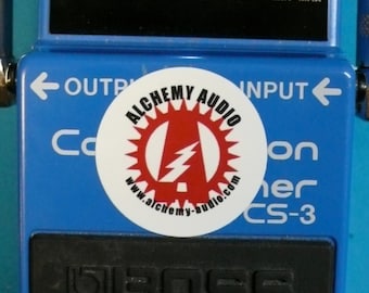 ¡Modifica tu compresor y sustain Boss CS-3 con mejoras! Servicio de modificación de Alchemy Audio.