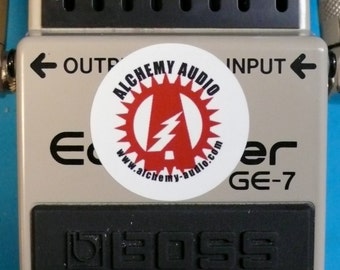 ¡Modifica tu ecualizador Boss GE-7 con mejoras! Servicio de modificación de pedales Alchemy Audio.