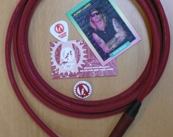 Guitarra acústica Alchemy Audio 'Whisper' de 4,5 m con cable de 1/4 de pulgada y punta silenciosa, color rojo Techflex