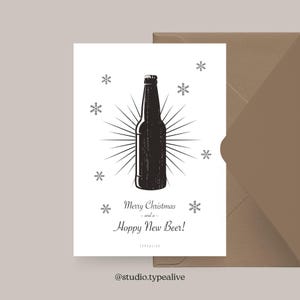 Carte de Noël / HAPPY NEW BEER / Carte postale amusante pour Noël avec une bouteille de bière et un dicton amusant - pour les amis, la famille, les collègues
