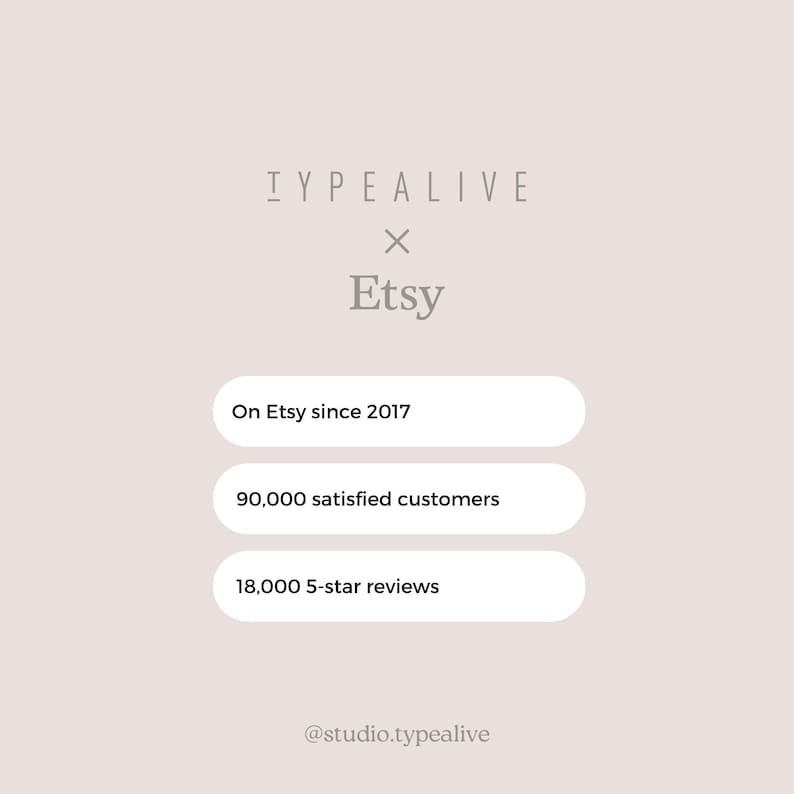 Może przedstawiać: Jasny beżowy grafika z tekstem "TYPEALIVE x Etsy". Poniżej trzy białe, zaokrąglone prostokąty wyświetlają tekst: "Na Etsy od 2017 r.", "90 000 zadowolonych klient&oacute;w" i "18 000 recenzji 5-gwiazdkowych". Na dole widnieje "@studio.typealive."
