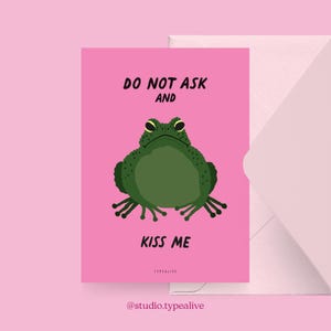 Liebes-Karte / DO NOT ASK / Lustige und schöne Valentinstagskarte, zum Jubiläum, mit witzigem Spruch – für den Partner, mit Frosch, küssen