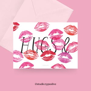 Liebes-Karte / HUGS AND / Lustige und schöne Valentinstagskarte, zum Jubiläum, mit witzigem Spruch – perfekt für den Partner