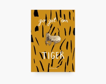 Pin / TIGER / Gold Katze Zarter Anstecker mit Karte mit Spruch als Geschenk für Prüfung zum Geburtstag Valentinstag Glücksbringer Brosche