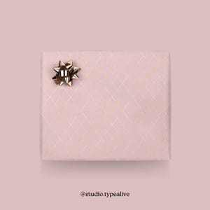 Geschenkpapier / ROSE PATTERN / Geschenkbögen in Rosa mit feinen Goldlinien, für Weihnachten, Hochzeit, Geburtstag – als Geschenkverpackung