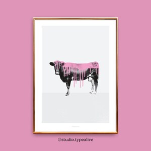 Affiche murale / VACHE ROSE / Affiche graphique avec vache rose, collage, illustration pour salon & chambre, tirage d'art