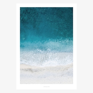 Poster Wandbild / Above The Beach No. 1 / Strand, Meer, Sommer,  Wohnzimmer Deko, Einweihungsgeschenk, Kunstdruck, als Geschenk