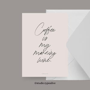 Postkarte / MORNING WINE / Witzige und schöne Grußkarte mit Kaffee-Spruch – Humorvolle Geschenkidee für Freunde, Familie & Kaffeefans