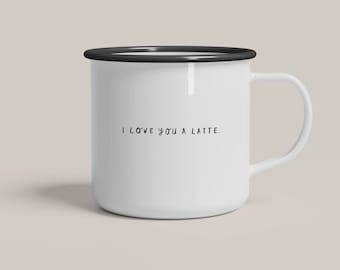 Tasse aus Emaille / LOVE YOU A LATTE / Kaffeetasse, witziger Spruch, Camping Becher, Geschenk für Mama & Papa zu Weihnachten, Valentinstag