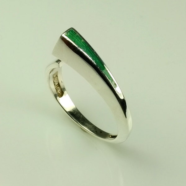 Finland Modernist 925 Sterling Silver w/Green Stone Ring US Size 8 Adjustable