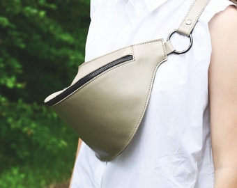 Taupe leather bumbag / Creamy stylish fanny pack / Large leather hip bag / Leather waist bag / Comfortable waist pack / Iconic belt bag