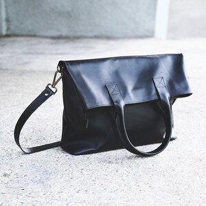 Extra large foldover croossbody purse / long tote crossbody tote / big messenger bag / black leather bag / large long tote image 2