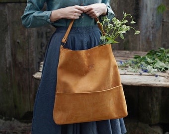 Leather hobo bag with additional crossbody strap