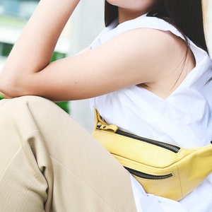 Yellow leather beltbag / Unisex fanny pack / Leather waistbag / Travel hip bag image 3