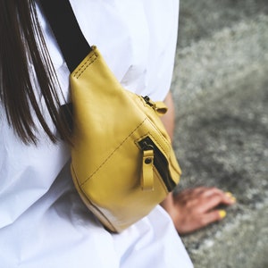 Yellow leather beltbag / Unisex fanny pack / Leather waistbag / Travel hip bag image 2