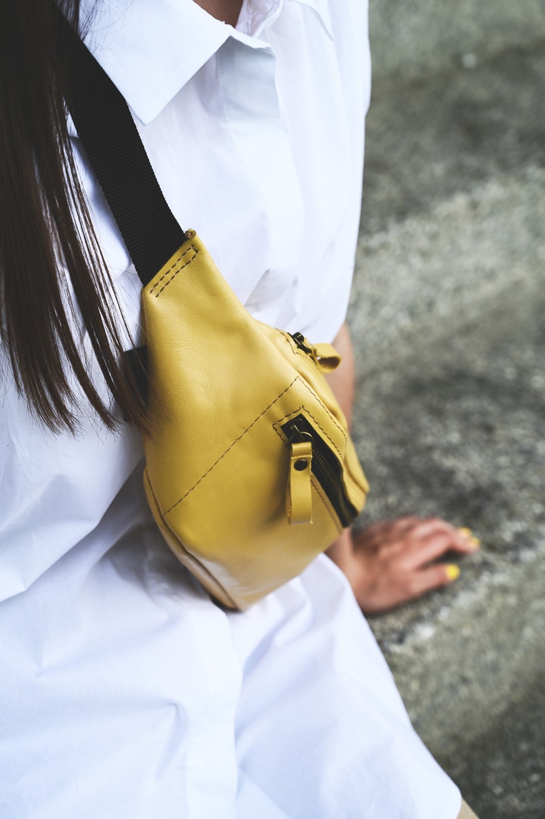 Yellow leather beltbag / Unisex fanny pack / Leather waistbag / Travel hip bag image 2