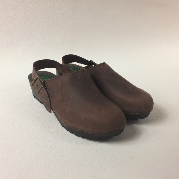 70s Brown Wooden Clogs / Wooden Slippers 70s /Brown  Wooden Sabot / Wooden Mules 70s / Slip on clog / Brown Clogs / Wooden Sandals for women