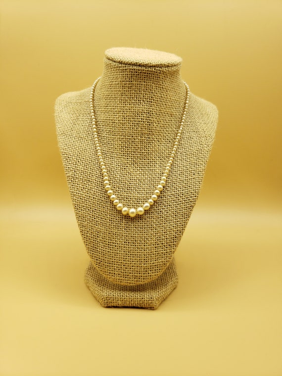 1960's Old White/Yellow Pearl Necklace, 17.5" Inc… - image 2