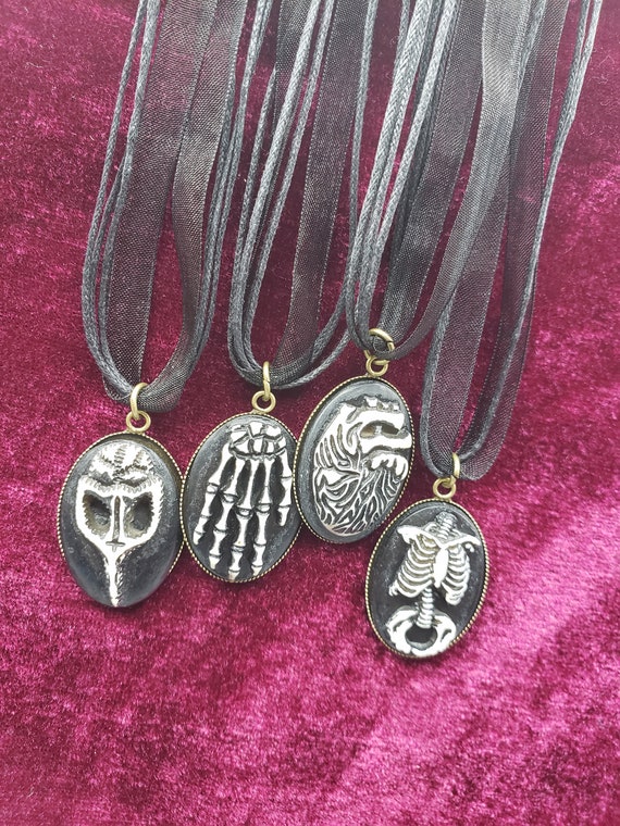 Gothic Skelton Necklace, Bird Skull, Skelton Body,