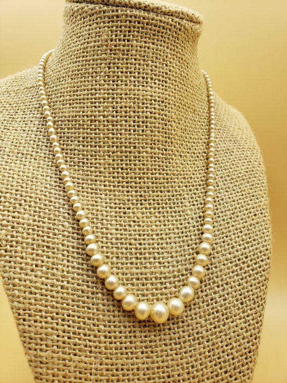 1960's Old White/Yellow Pearl Necklace, 17.5" Inc… - image 4