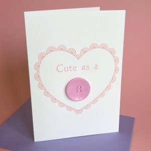 Hecho a mano nueva tarjeta de niña A6, lindo como una tarjeta rosa botón, tarjeta de ducha de bebé, es una niña
