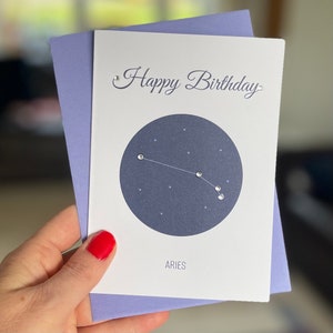 Carte d'anniversaire scintillante de constellation de Bélier, carte d'anniversaire de zodiaque, carte de voeux de signe d'étoile, astrologie faite à la main, carte d'anniversaire de mars avril