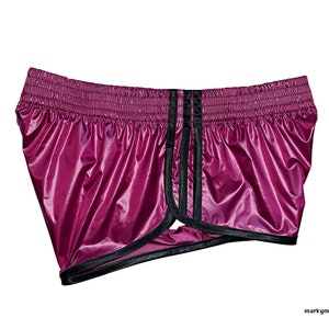 Short M short 2.0 satin sprinter wetlook short brillant pantalon brillant short sprinter en polyamide comme soie image 2