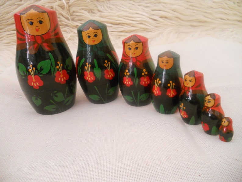 Authentic Vintage Russian 7 pc  Matryoshka Doll. Soviet image 0