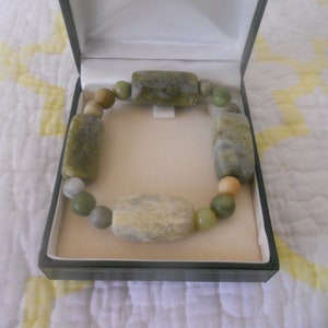 Irish Genuine Marble Bracelet with Original Green Box with Clover. Stretched Irish Bracelet. Jewelry. Gift for Her. Bild 9