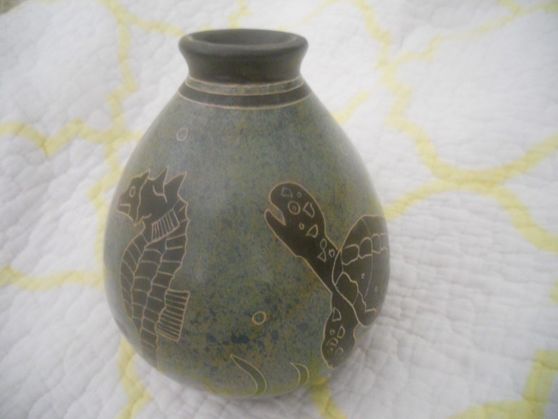 San Juan de Oriente Collectible Pot Signed by the Artist. image 0