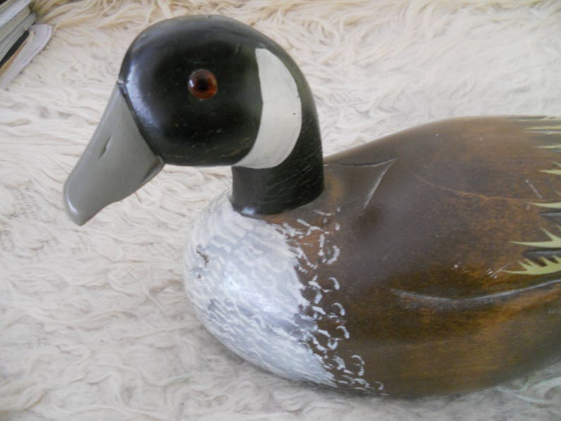 Statue De Figurine En Bois Décoré De Canard Peinte à La Main Et Ornée De Laiton Malevolti Italie Années 1980